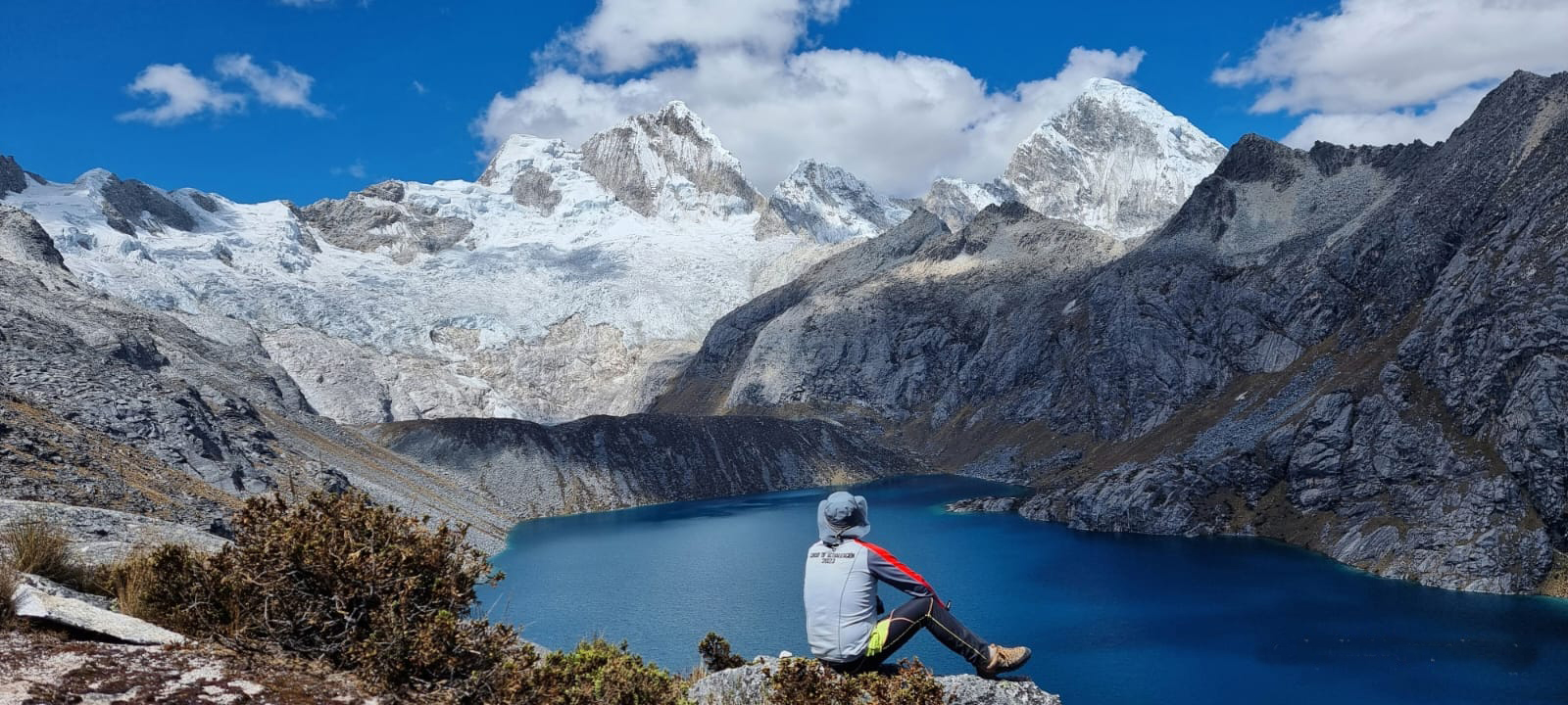 View of Cullicocha lake along the trail
